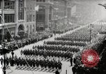 Standbild amerikanische Truppen Parade auf der 5th Avenue in New York City New York United States USA, 1919, aus Sekunde 10 historischem Filmmaterial Videoclip 65675025332