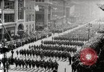 Standbild amerikanische Truppen Parade auf der 5th Avenue in New York City New York United States USA, 1919, aus Sekunde 11 historischem Filmmaterial Videoclip 65675025332