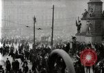 Standbild amerikanische Truppen Parade auf der 5th Avenue in New York City New York United States USA, 1919, aus Sekunde 16 historischem Filmmaterial Videoclip 65675025332