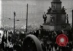 Standbild amerikanische Truppen Parade auf der 5th Avenue in New York City New York United States USA, 1919, aus Sekunde 18 historischem Filmmaterial Videoclip 65675025332
