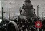Standbild amerikanische Truppen Parade auf der 5th Avenue in New York City New York United States USA, 1919, aus Sekunde 20 historischem Filmmaterial Videoclip 65675025332