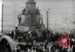 Standbild amerikanische Truppen Parade auf der 5th Avenue in New York City New York United States USA, 1919, aus Sekunde 23 historischem Filmmaterial Videoclip 65675025332