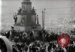 Standbild amerikanische Truppen Parade auf der 5th Avenue in New York City New York United States USA, 1919, aus Sekunde 24 historischem Filmmaterial Videoclip 65675025332