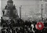 Standbild amerikanische Truppen Parade auf der 5th Avenue in New York City New York United States USA, 1919, aus Sekunde 26 historischem Filmmaterial Videoclip 65675025332