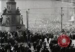 Standbild amerikanische Truppen Parade auf der 5th Avenue in New York City New York United States USA, 1919, aus Sekunde 27 historischem Filmmaterial Videoclip 65675025332