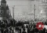 Standbild amerikanische Truppen Parade auf der 5th Avenue in New York City New York United States USA, 1919, aus Sekunde 28 historischem Filmmaterial Videoclip 65675025332