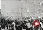 Standbild amerikanische Truppen Parade auf der 5th Avenue in New York City New York United States USA, 1919, aus Sekunde 31 historischem Filmmaterial Videoclip 65675025332