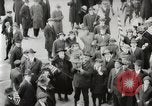 Standbild amerikanische Truppen Parade auf der 5th Avenue in New York City New York United States USA, 1919, aus Sekunde 35 historischem Filmmaterial Videoclip 65675025332