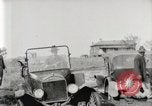 Standbild Ford Pkw und Lkw steckt in Schlamm United States USA, 1920, aus Sekunde 22 historischem Filmmaterial Videoclip 65675025336