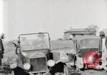 Standbild Ford Pkw und Lkw steckt in Schlamm United States USA, 1920, aus Sekunde 24 historischem Filmmaterial Videoclip 65675025336