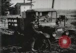 Standbild Ford Pkw und Lkw steckt in Schlamm United States USA, 1920, aus Sekunde 41 historischem Filmmaterial Videoclip 65675025336