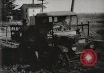 Standbild Ford Pkw und Lkw steckt in Schlamm United States USA, 1920, aus Sekunde 42 historischem Filmmaterial Videoclip 65675025336