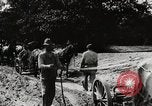 Standbild Männer und Maschinen Gebäude eine konkrete Highway United States USA, 1920, aus Sekunde 4 historischem Filmmaterial Videoclip 65675025339