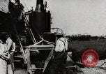 Standbild Männer und Maschinen Gebäude eine konkrete Highway United States USA, 1920, aus Sekunde 10 historischem Filmmaterial Videoclip 65675025339