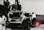 Standbild Männer und Maschinen Gebäude eine konkrete Highway United States USA, 1920, aus Sekunde 13 historischem Filmmaterial Videoclip 65675025339