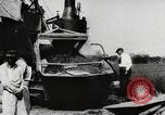 Standbild Männer und Maschinen Gebäude eine konkrete Highway United States USA, 1920, aus Sekunde 14 historischem Filmmaterial Videoclip 65675025339