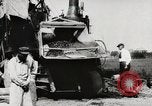 Standbild Männer und Maschinen Gebäude eine konkrete Highway United States USA, 1920, aus Sekunde 15 historischem Filmmaterial Videoclip 65675025339