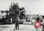 Standbild Männer und Maschinen Gebäude eine konkrete Highway United States USA, 1920, aus Sekunde 22 historischem Filmmaterial Videoclip 65675025339