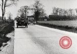 Standbild Männer und Maschinen Gebäude eine konkrete Highway United States USA, 1920, aus Sekunde 24 historischem Filmmaterial Videoclip 65675025339