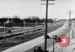 Standbild Männer und Maschinen Gebäude eine konkrete Highway United States USA, 1920, aus Sekunde 28 historischem Filmmaterial Videoclip 65675025339