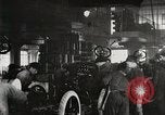 Immagine di Ford automobili e camion essendo fabbricati e utilizzati United States USA, 1922, secondo 21 filmato di repertorio 65675025342