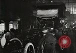 Immagine di Ford automobili e camion essendo fabbricati e utilizzati United States USA, 1922, secondo 27 filmato di repertorio 65675025342
