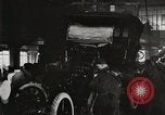 Immagine di Ford automobili e camion essendo fabbricati e utilizzati United States USA, 1922, secondo 28 filmato di repertorio 65675025342