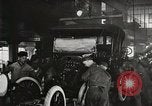 Immagine di Ford automobili e camion essendo fabbricati e utilizzati United States USA, 1922, secondo 30 filmato di repertorio 65675025342