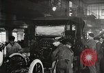 Immagine di Ford automobili e camion essendo fabbricati e utilizzati United States USA, 1922, secondo 32 filmato di repertorio 65675025342