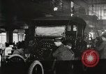 Immagine di Ford automobili e camion essendo fabbricati e utilizzati United States USA, 1922, secondo 34 filmato di repertorio 65675025342