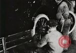 Immagine di Ford automobili e camion essendo fabbricati e utilizzati United States USA, 1922, secondo 35 filmato di repertorio 65675025342