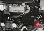 Immagine di Ford automobili e camion essendo fabbricati e utilizzati United States USA, 1922, secondo 47 filmato di repertorio 65675025342