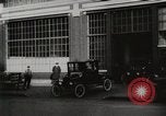 Immagine di Ford automobili e camion essendo fabbricati e utilizzati United States USA, 1922, secondo 52 filmato di repertorio 65675025342