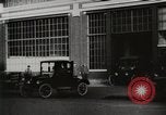 Immagine di Ford automobili e camion essendo fabbricati e utilizzati United States USA, 1922, secondo 53 filmato di repertorio 65675025342