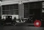 Immagine di Ford automobili e camion essendo fabbricati e utilizzati United States USA, 1922, secondo 54 filmato di repertorio 65675025342