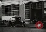 Immagine di Ford automobili e camion essendo fabbricati e utilizzati United States USA, 1922, secondo 57 filmato di repertorio 65675025342
