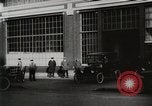 Immagine di Ford automobili e camion essendo fabbricati e utilizzati United States USA, 1922, secondo 59 filmato di repertorio 65675025342