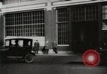 Immagine di Ford automobili e camion essendo fabbricati e utilizzati United States USA, 1922, secondo 62 filmato di repertorio 65675025342