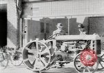 Immagine di Agricoltore campo di aratura con trattore Fordson United States USA, 1920, secondo 5 filmato di repertorio 65675025346