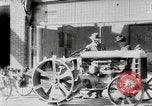 Immagine di Agricoltore campo di aratura con trattore Fordson United States USA, 1920, secondo 10 filmato di repertorio 65675025346