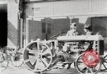 Immagine di Agricoltore campo di aratura con trattore Fordson United States USA, 1920, secondo 13 filmato di repertorio 65675025346