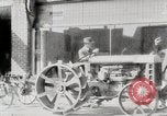 Immagine di Agricoltore campo di aratura con trattore Fordson United States USA, 1920, secondo 16 filmato di repertorio 65675025346