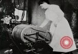 Standbild motorisierte Waschmaschine Staubsauger und Spinning Wheel United States USA, 1920, aus Sekunde 6 historischem Filmmaterial Videoclip 65675025347