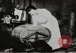 Standbild motorisierte Waschmaschine Staubsauger und Spinning Wheel United States USA, 1920, aus Sekunde 7 historischem Filmmaterial Videoclip 65675025347