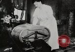 Standbild motorisierte Waschmaschine Staubsauger und Spinning Wheel United States USA, 1920, aus Sekunde 8 historischem Filmmaterial Videoclip 65675025347