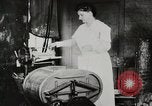 Standbild motorisierte Waschmaschine Staubsauger und Spinning Wheel United States USA, 1920, aus Sekunde 13 historischem Filmmaterial Videoclip 65675025347