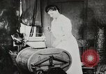 Standbild motorisierte Waschmaschine Staubsauger und Spinning Wheel United States USA, 1920, aus Sekunde 17 historischem Filmmaterial Videoclip 65675025347
