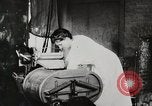 Standbild motorisierte Waschmaschine Staubsauger und Spinning Wheel United States USA, 1920, aus Sekunde 18 historischem Filmmaterial Videoclip 65675025347