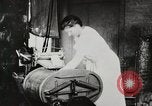 Standbild motorisierte Waschmaschine Staubsauger und Spinning Wheel United States USA, 1920, aus Sekunde 25 historischem Filmmaterial Videoclip 65675025347