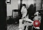 Standbild motorisierte Waschmaschine Staubsauger und Spinning Wheel United States USA, 1920, aus Sekunde 33 historischem Filmmaterial Videoclip 65675025347